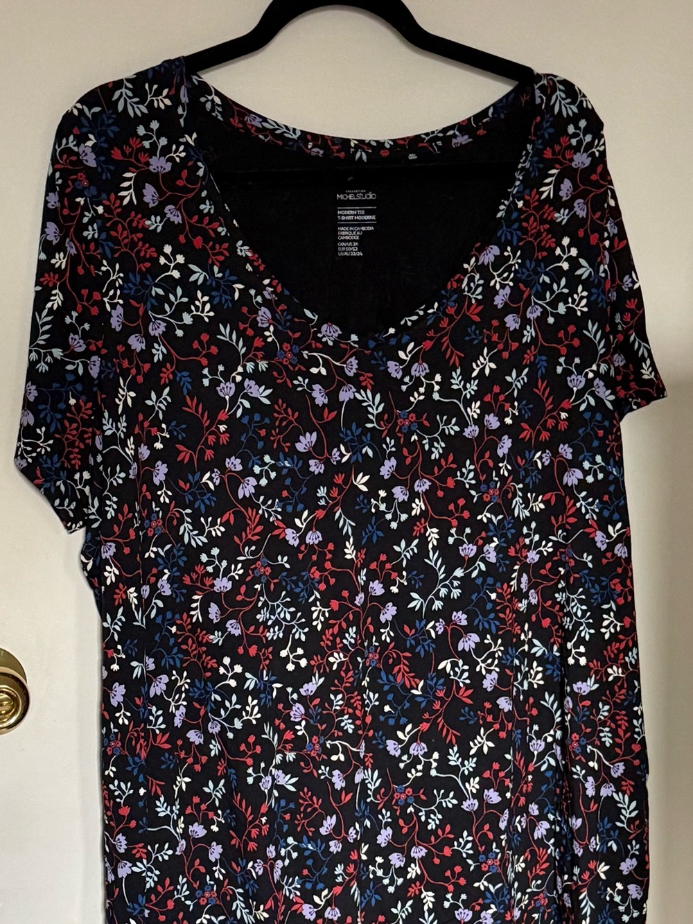Addition Elle Michel Studio Black V-Neck Floral Short Sleeve Tee